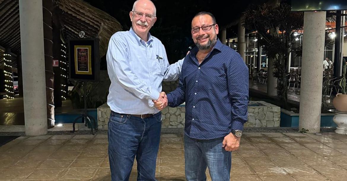 L.Mexico's newly appointed Secretary of Agriculture, Dr. Julio Berdegué Sacristán and R. Belize's Minister of Agriculture, Hon. Jose Abelardo Mai 